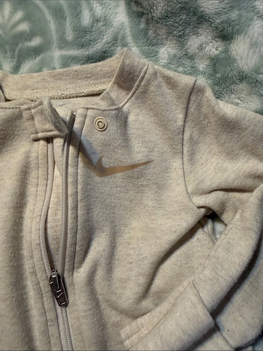 Nike Two pairs of Footed One-Pieces in Navy and Cream